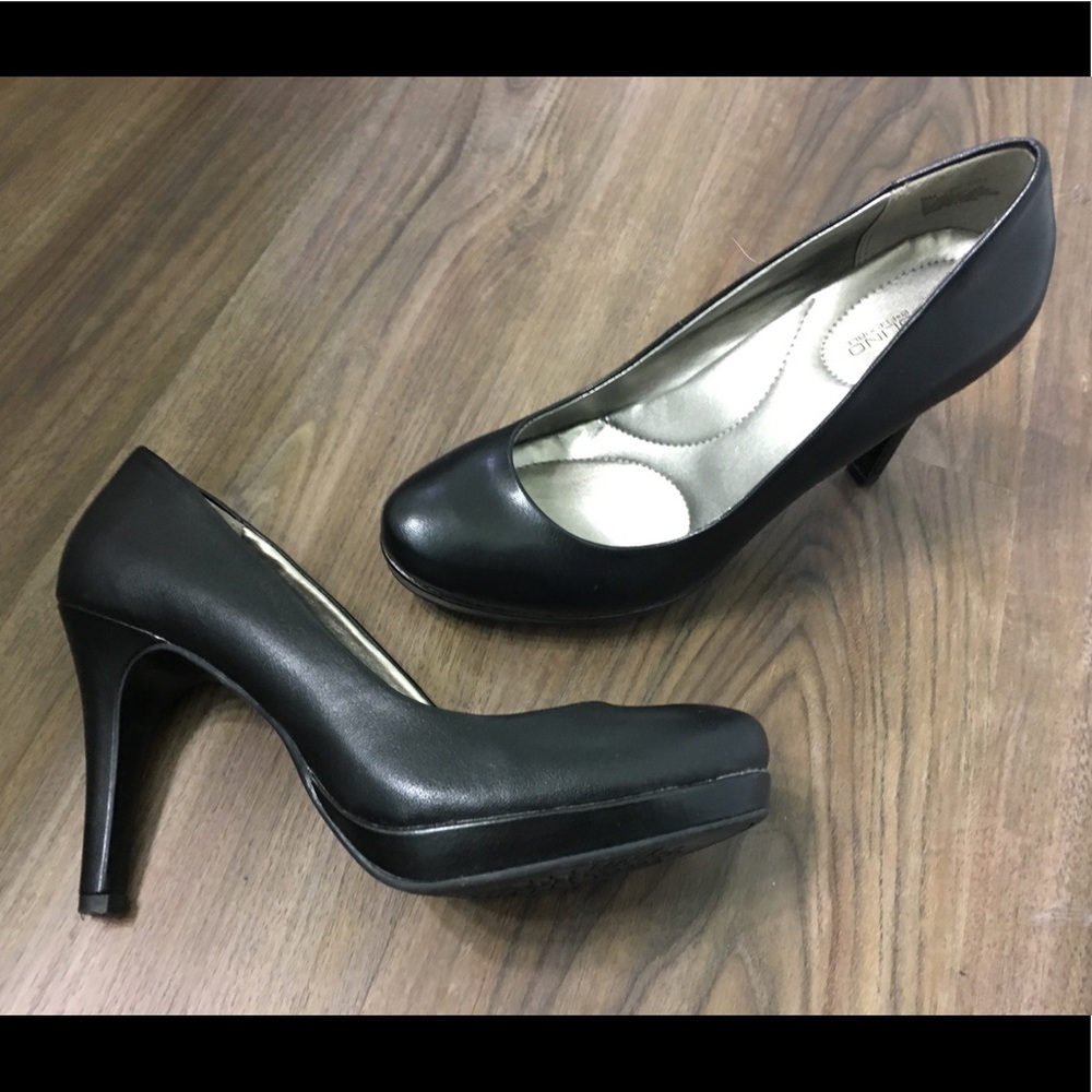 Black pumps - like new